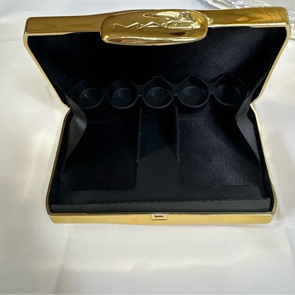 MAC Metallic Gold Compact Case - Picture 3 of 6